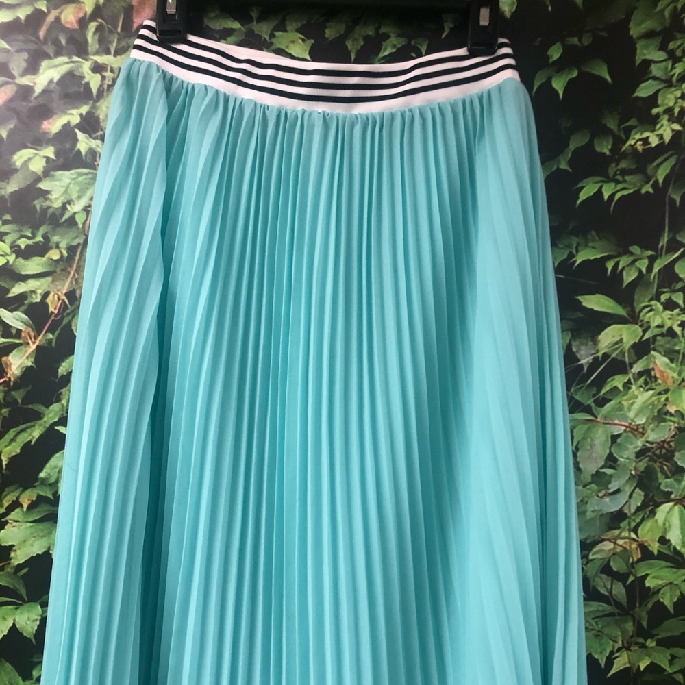 Pleated midi skirt
